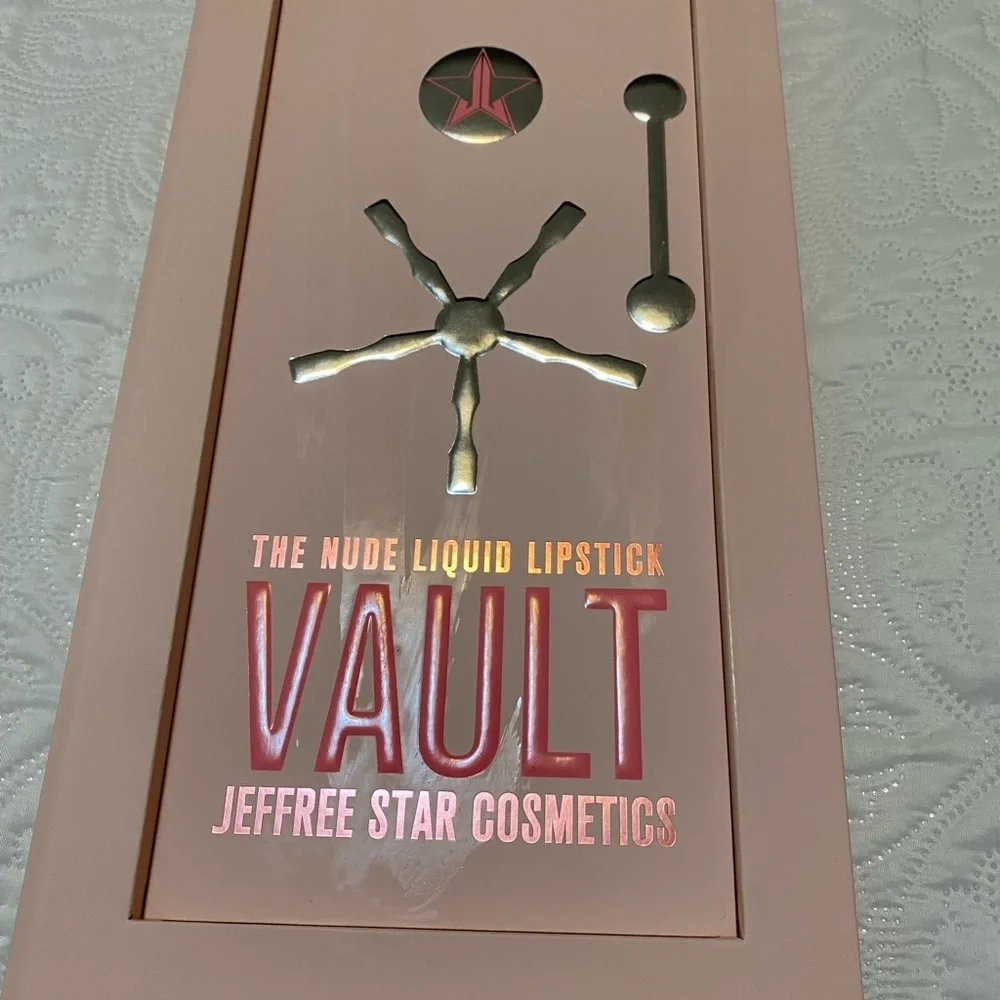 Jeffree Star introducing our